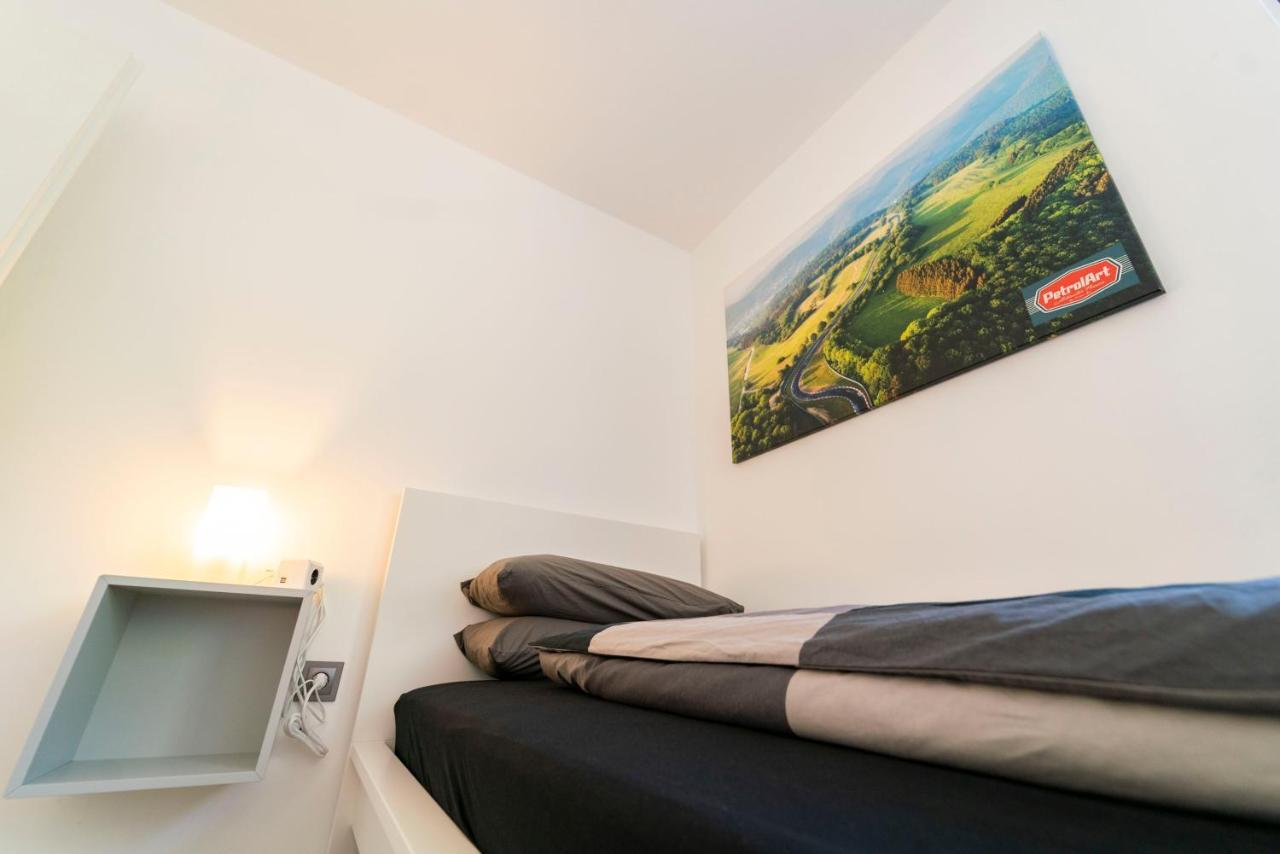 אדנאו North Loop Rooms מראה חיצוני תמונה